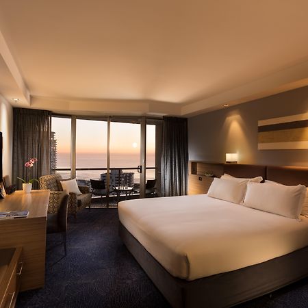 Sofitel Gold Coast Broadbeach Kültér fotó A room at the Hilton Tel Aviv
