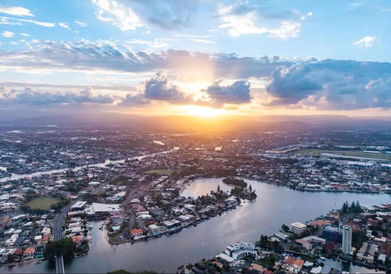 Sofitel Gold Coast Broadbeach Kültér fotó Aerial view of the Brisbane River