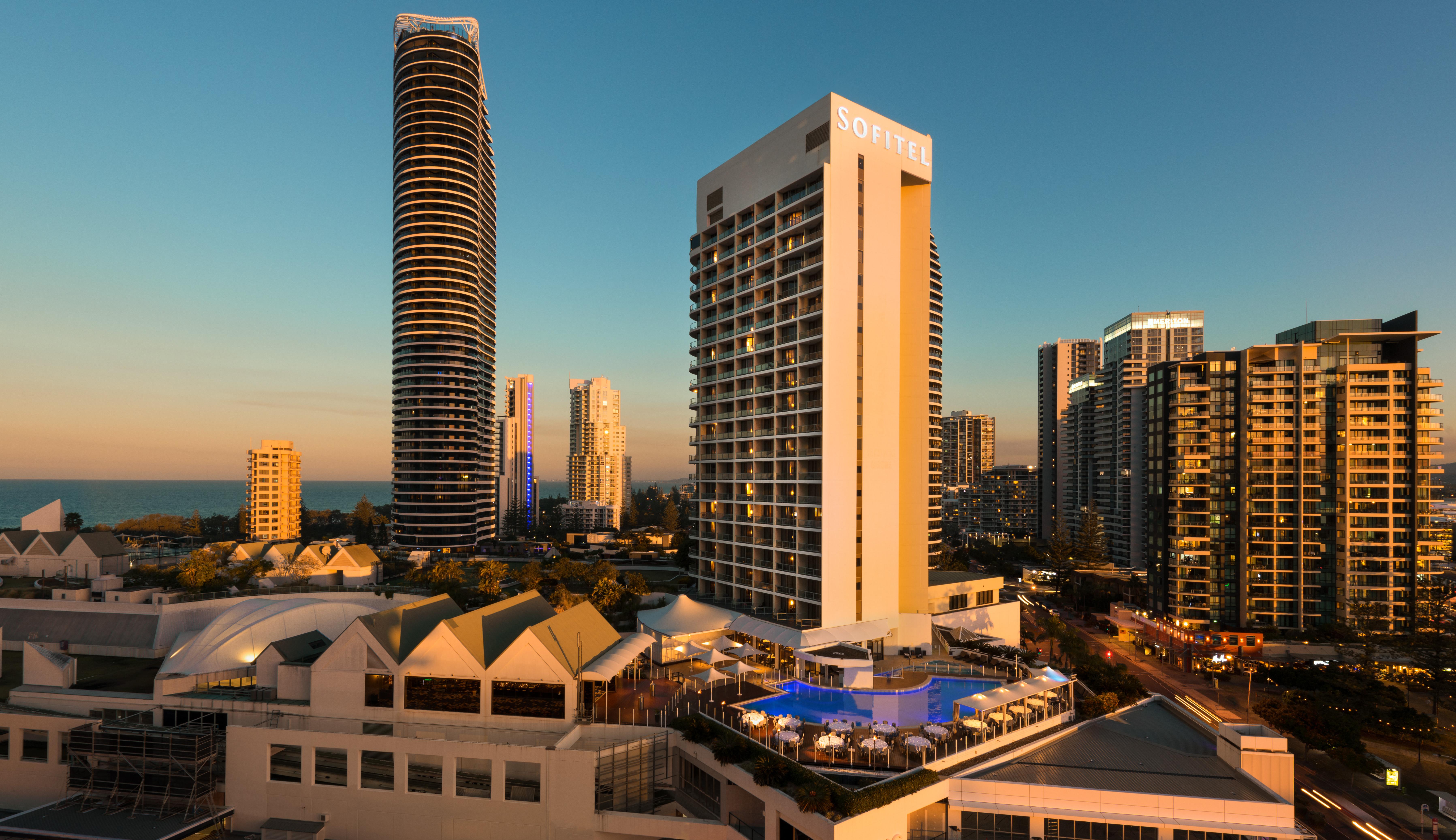 Sofitel Gold Coast Broadbeach Kültér fotó The hotel in 2012