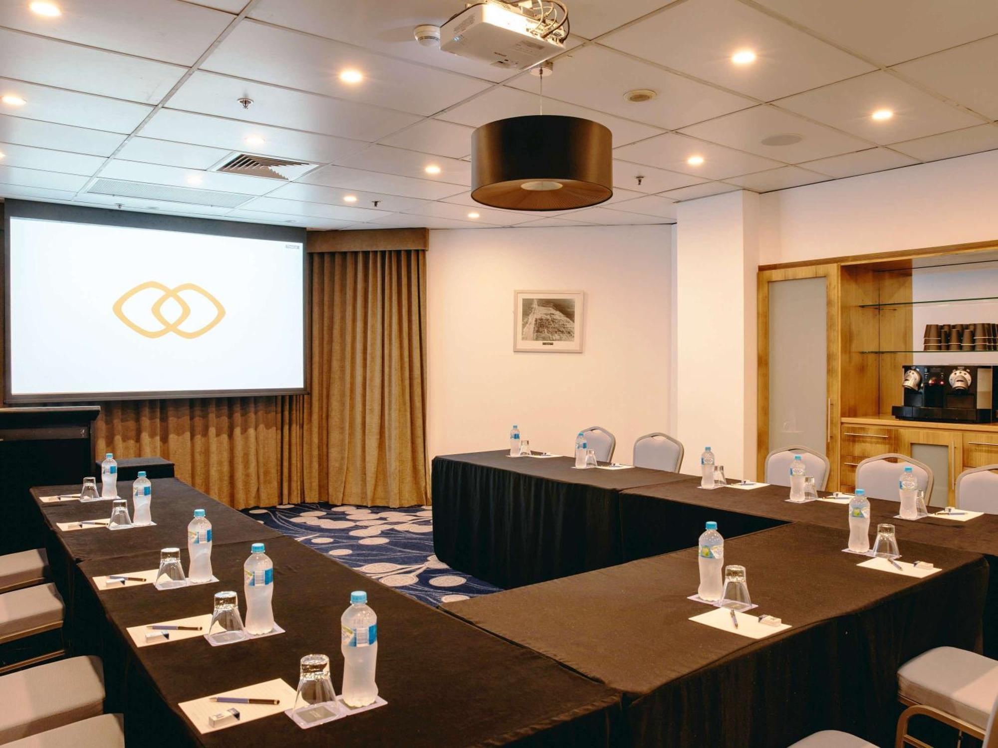 Sofitel Gold Coast Broadbeach Kültér fotó Meeting room
