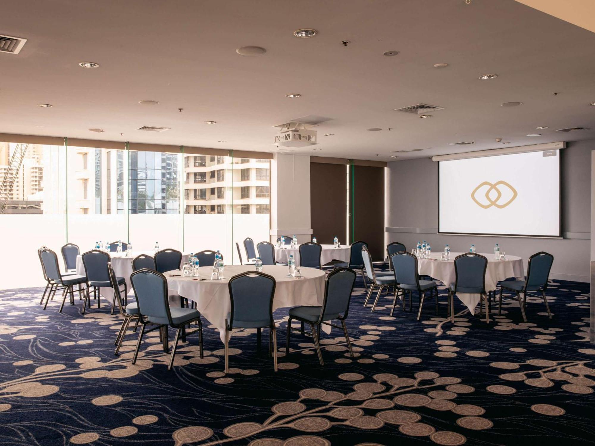 Sofitel Gold Coast Broadbeach Kültér fotó The Club's boardroom
