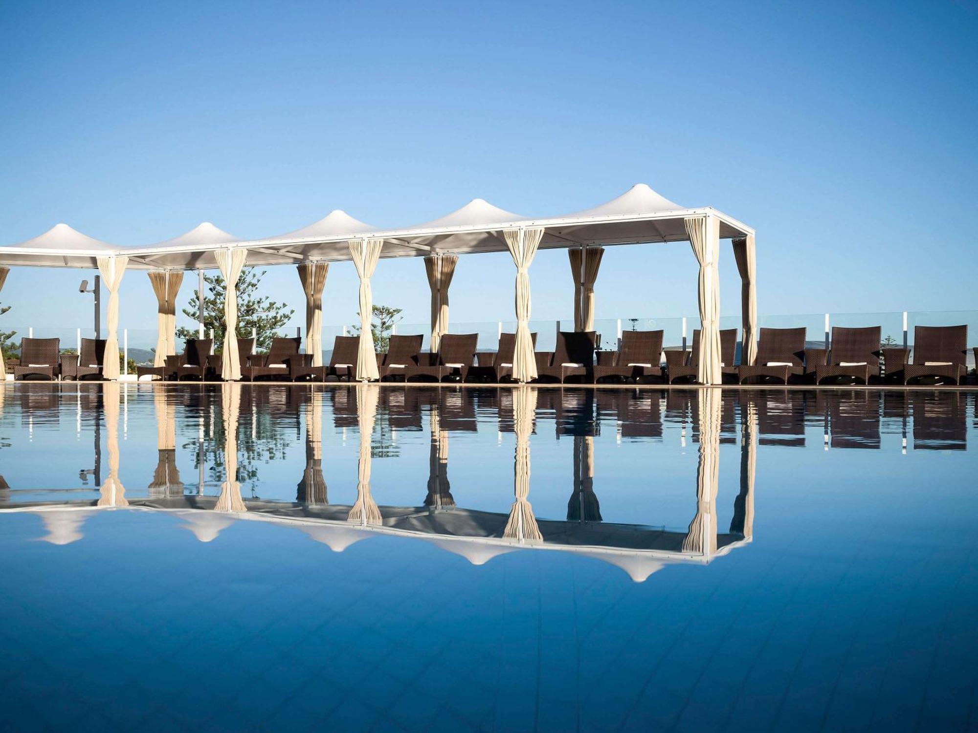 Sofitel Gold Coast Broadbeach Kültér fotó The pool at the hotel