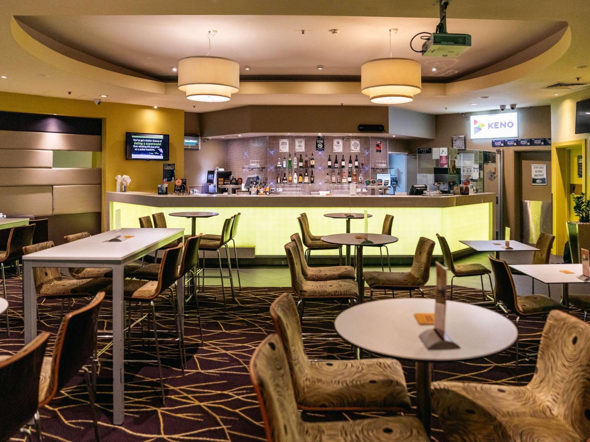 Sofitel Gold Coast Broadbeach Kültér fotó The lounge at the airport