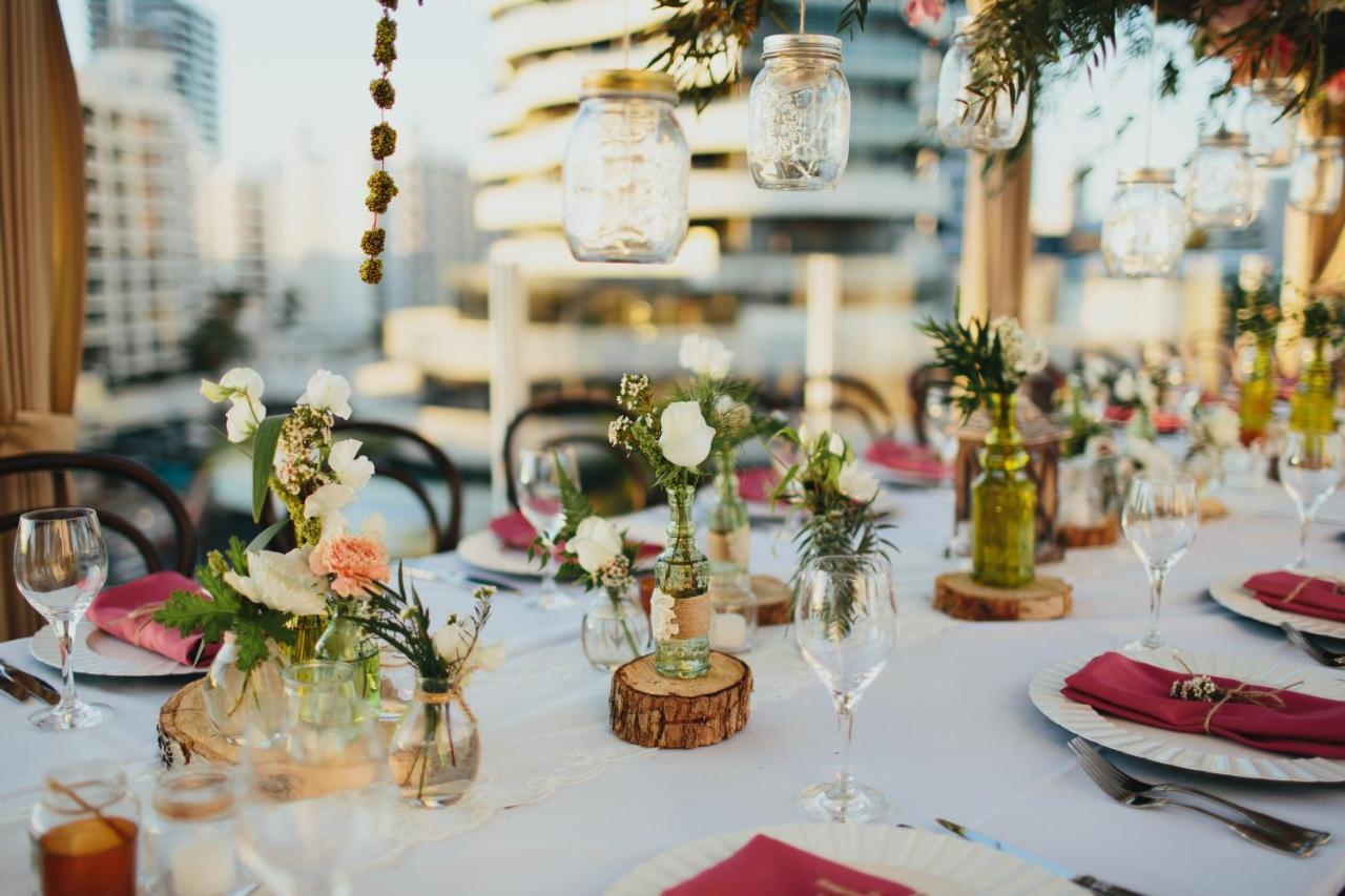 Sofitel Gold Coast Broadbeach Kültér fotó Wedding reception at the rooftop of the Hotel Indigo San Diego