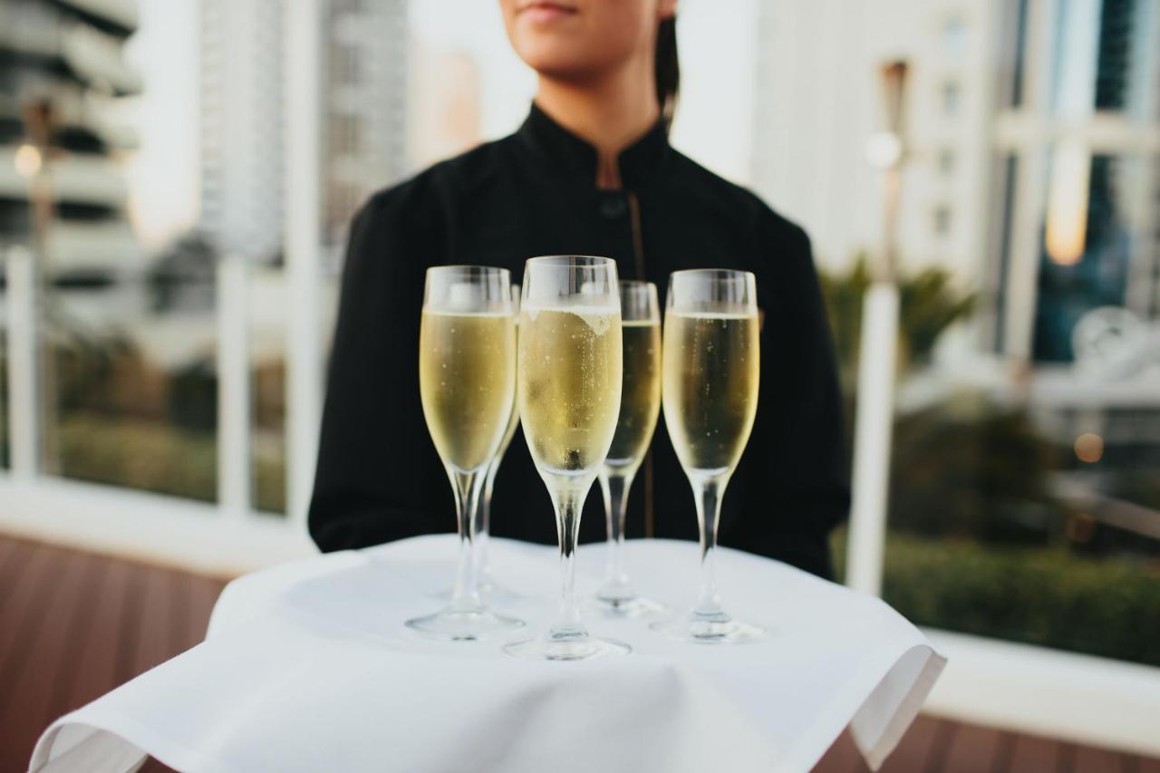 Sofitel Gold Coast Broadbeach Kültér fotó A tray of champagne